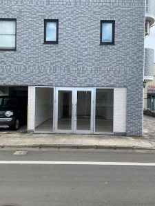 宮城仙台看板製作施工のSQUARE-スクエア- ウインドウサイン施工前